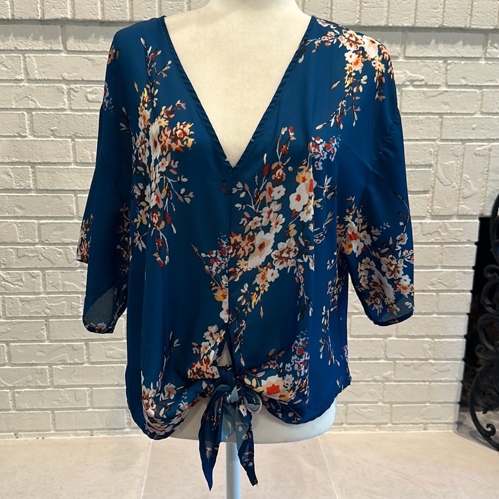 Floral Top Medium - Picture 4 of 16
